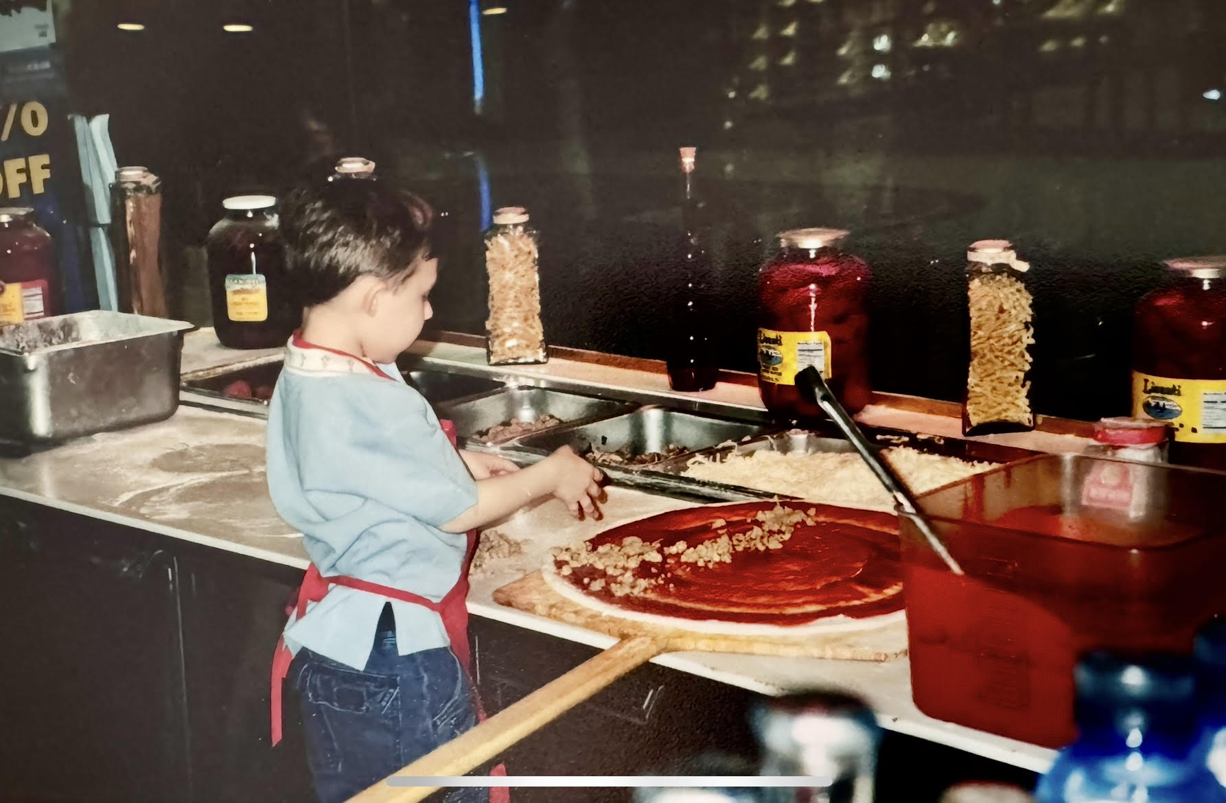 2000 — Gaetano making a pizza — Dino's Pizza, Lycoming Mall